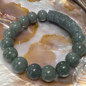 Green Jade Beaded Bracelet with Carved Accent